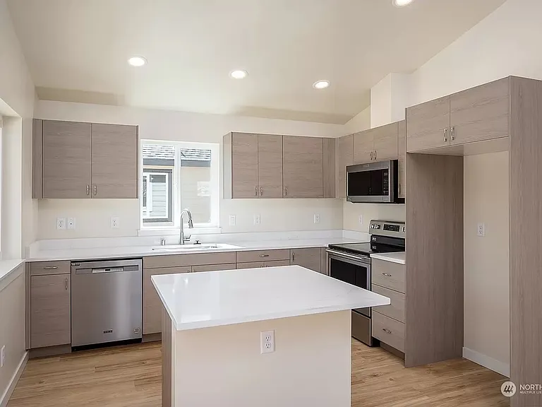 123 9th Ave #39 — Photo 9