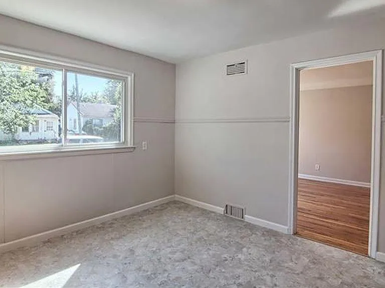 555 E Breckenridge St — Photo 6
