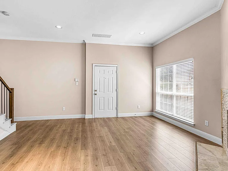 3327 Rosedale Ave #B — Photo 5