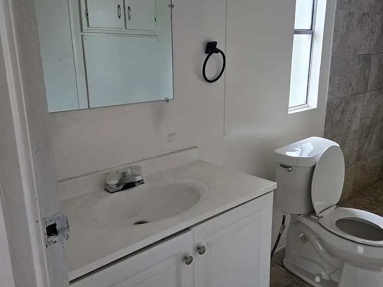 1006 W Maxanna Blvd — Photo 14