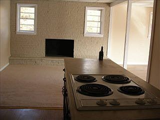 4th image of 1027 Woodvale Dr