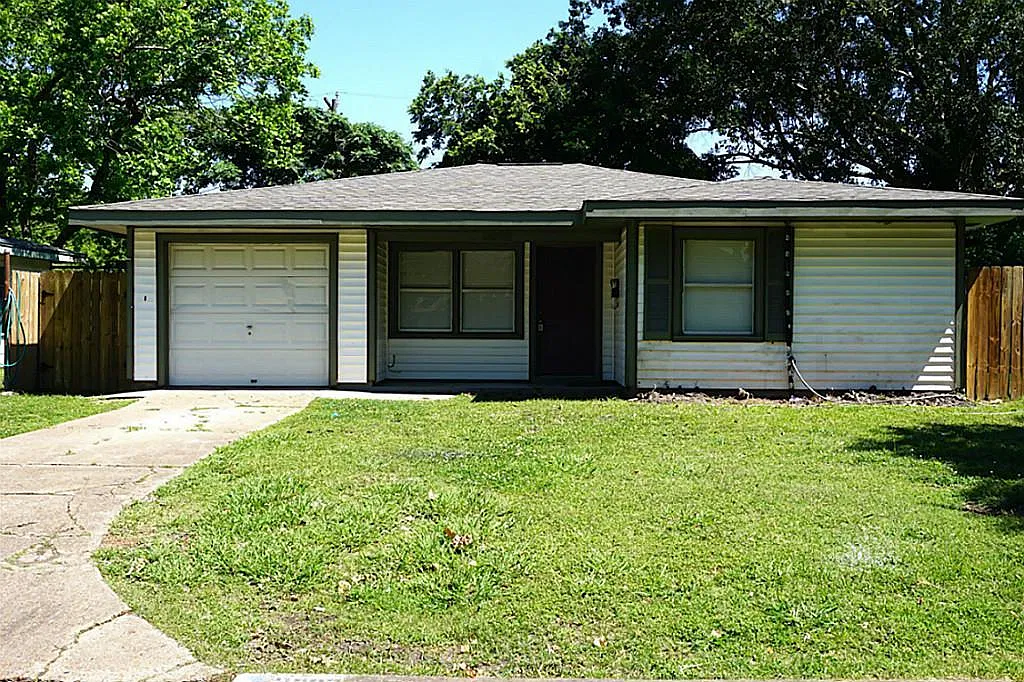 3022 Vance Ave — Photo 1