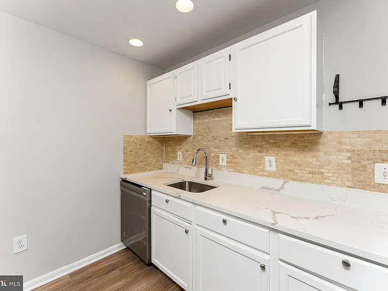 2534 Peter Jefferson Ln — Photo 16