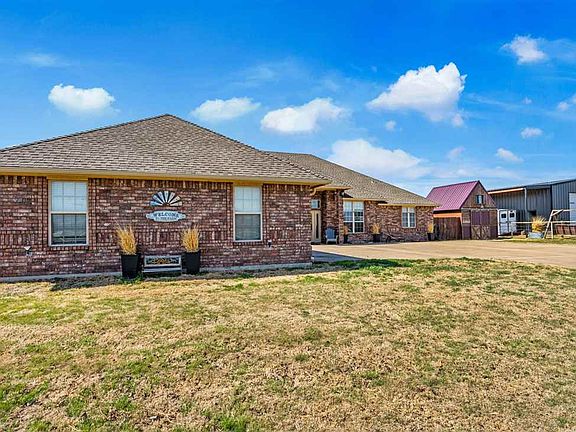 3rd image of 357 SW Matthey Dr