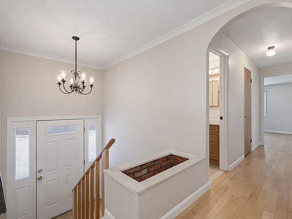 4th image of 105 Pomeroy Ln