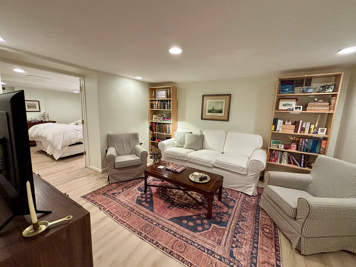 Building Photo - 800 E Morningside Dr NE #C