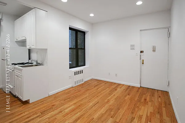 Rented by J. Lemle Real Estate | media 33