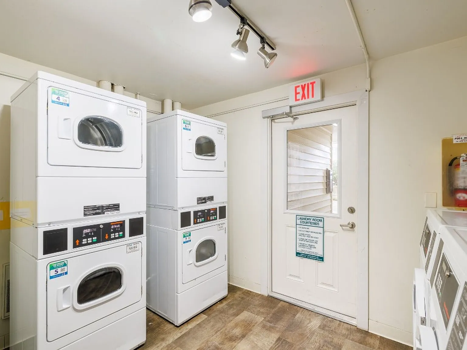Amber Glen Apartments — Photo 4