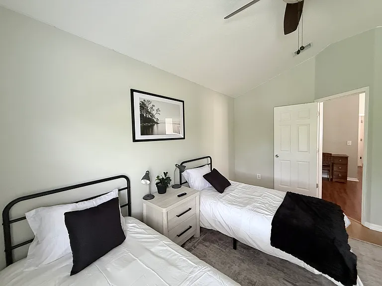5016 Bridgeway Ln — Photo 13