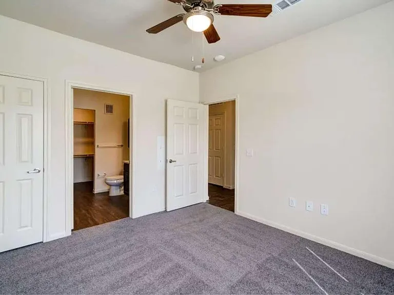 Mesa West Apartment Homes — Photo 9