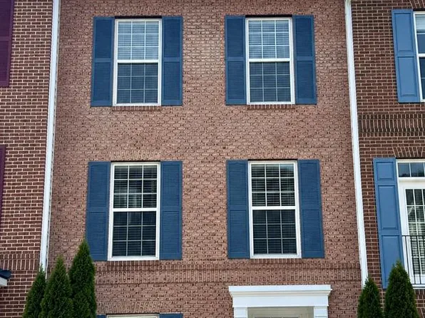 22885 Eileen Sq, Sterling, VA 20166