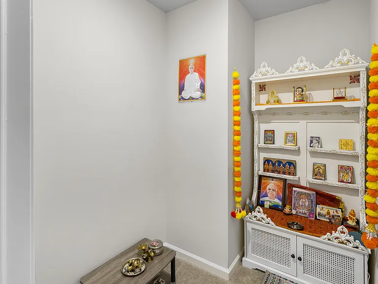 34 Marion Ave — Photo 17