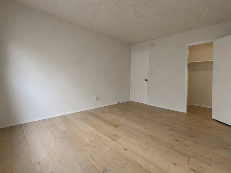 1243 Wellesley Ave #5 — Photo 15