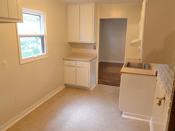 3rd image of 408 Park Dr
