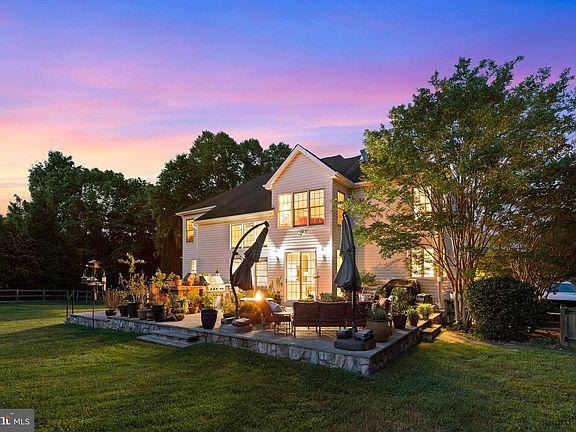 5th image of 8206 Greentree Manor Ln
