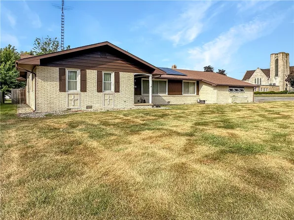 300 Charleston Ave, Mattoon, IL 61938