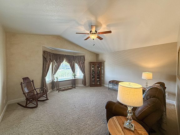 4th image of 899 NE Cobblestone Ct