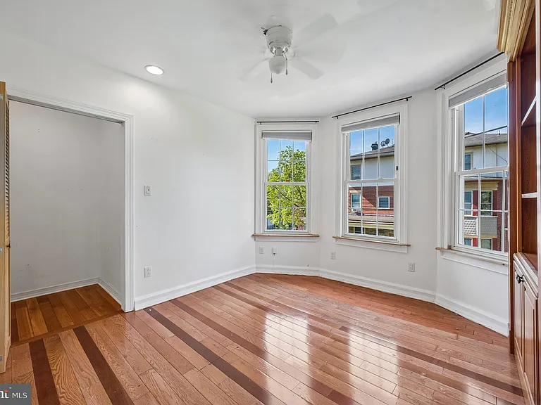 229 W Hansberry St — Photo 18