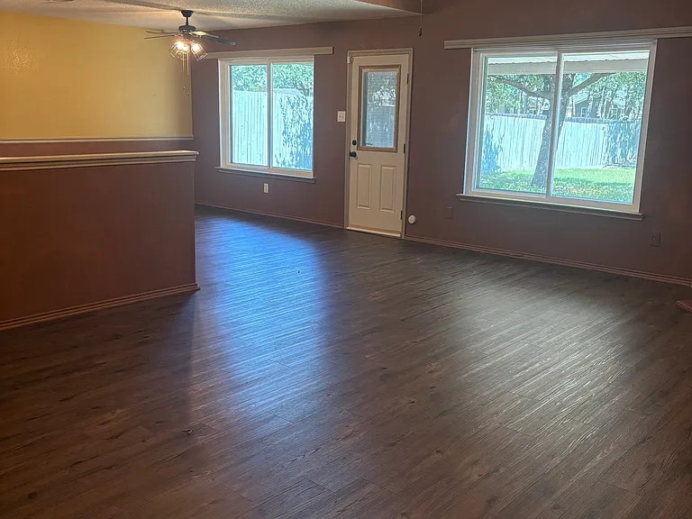 322 Dalhart Dr — Photo 9