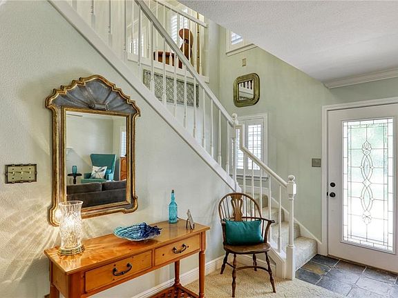 5th image of 4003 Clinton Ln