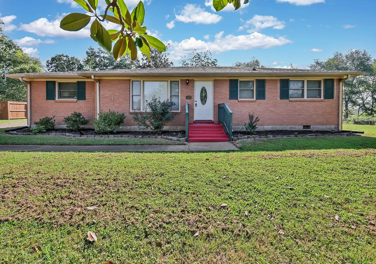 3 bed, 2.0 bath, 1347 sqft, $1,525 — Photo 1