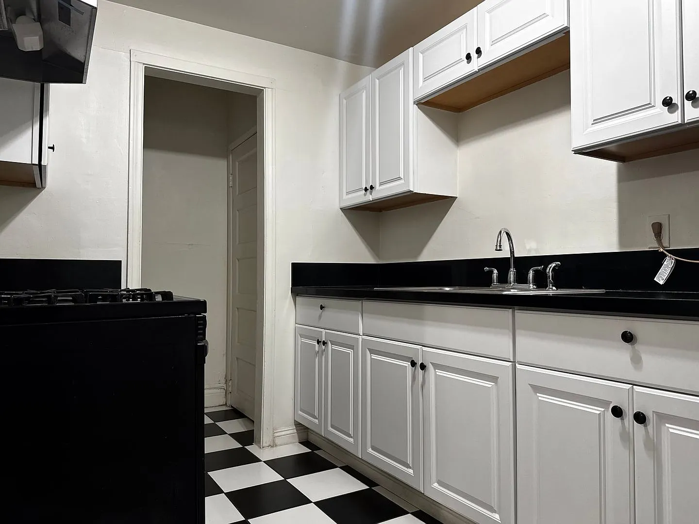 Studio Apartment By USC Campus! — Photo 4