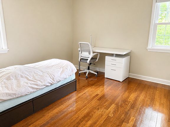 5th image of 310 Kenilworth Rd