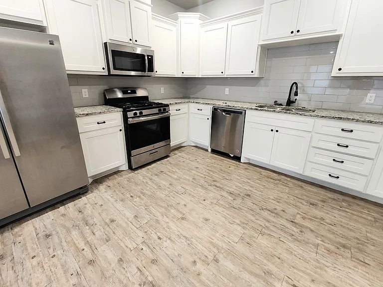 2215 Quitman Ave — Photo 4