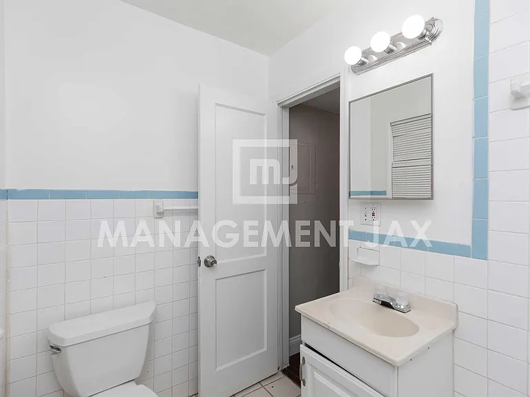 1458 Royal Court Ln — Photo 12
