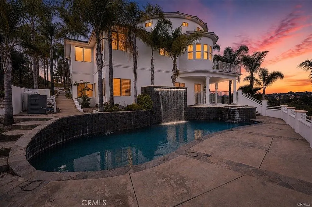 6 bed, 5.5 bath, 6762 sqft, $8,700 — Photo 3