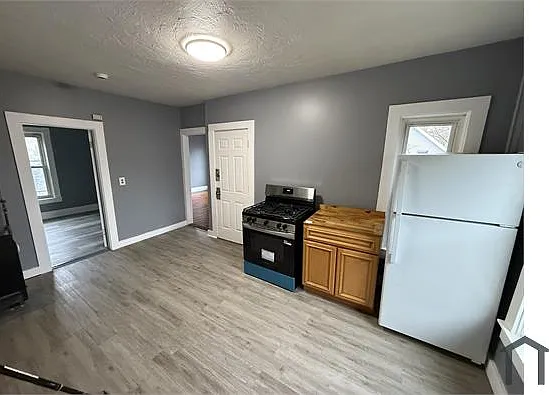 2 bed, $2,000 — Photo 2