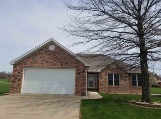 2104 Maryland Ct, Pekin, IL 61554