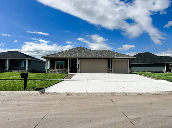 2803 Lakeview Ave, Hastings, NE 68901