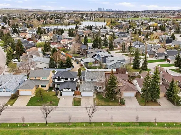212 N Harvest Wood Way NE, Calgary, AB T3K 3X7