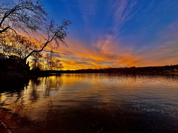 964 Eagles Harbor Dr, Hodges, SC 29653