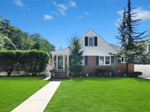 2040 Potter Avenue, Merrick, NY 11566