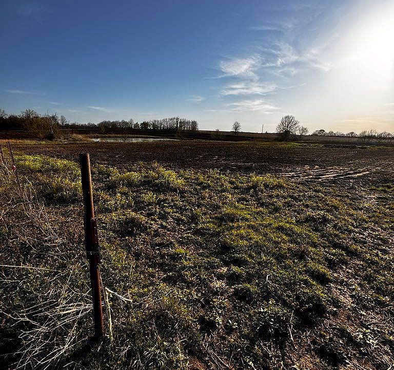 2nd image of 32 / Acres Rd NE #800