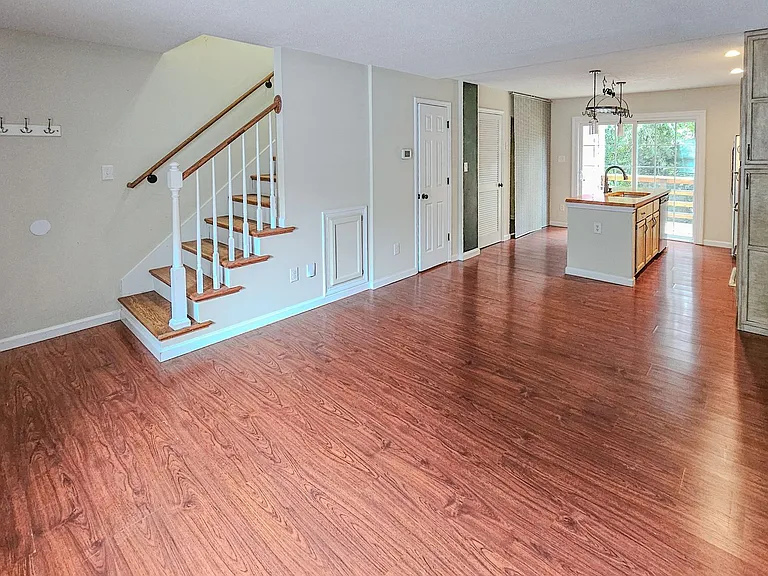 2146 Belle Terra Rd — Photo 2