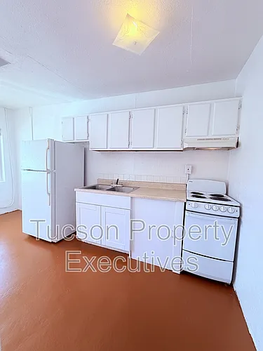 2411 S 6th Ave Photo 1