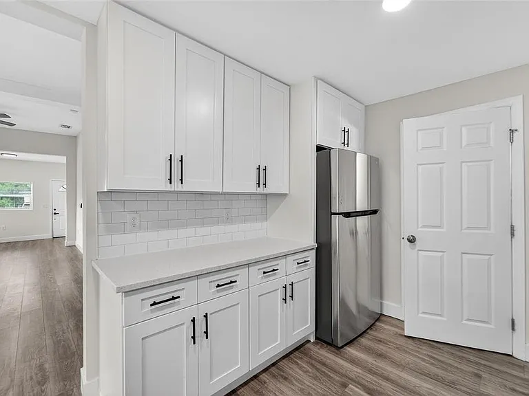 2525 W Beach St — Photo 13