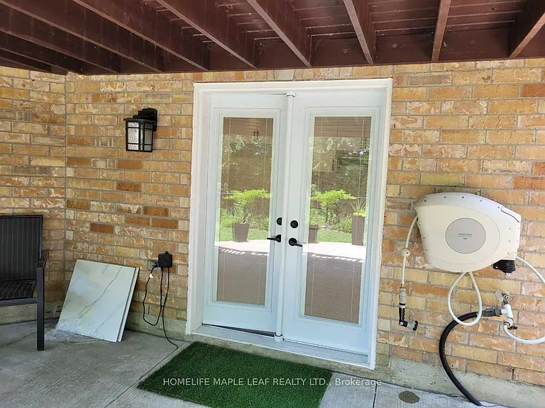 19 Freshspring Dr — Photo 2