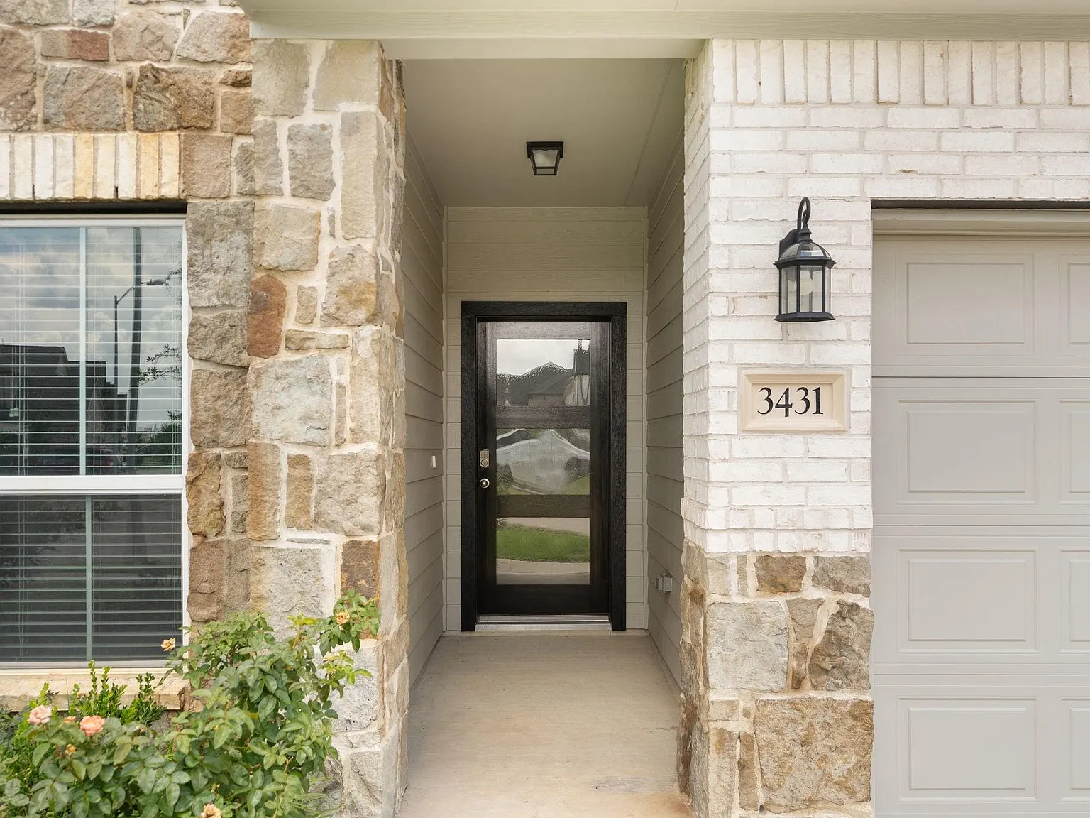 3 bed, 2.5 bath, 3357 sqft, $2,600 — Photo 3