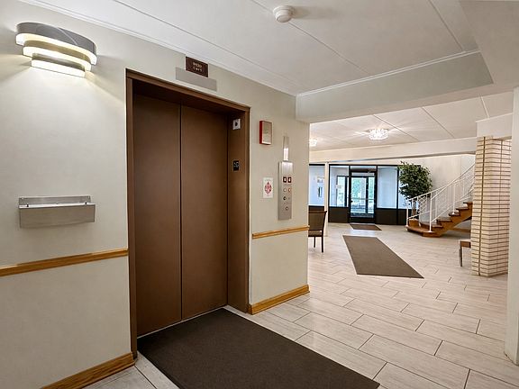 3rd image of 9820 S Pulaski Rd APT 122