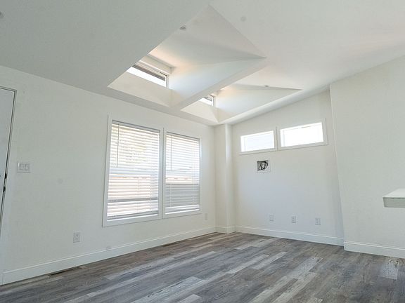 4th image of 59 Crocker Ct #2