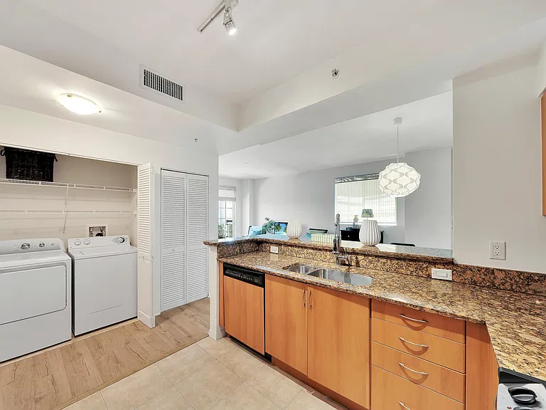 233 S Federal Hwy #425 — Photo 13