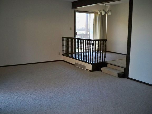5th image of 423 W 104th St APT A