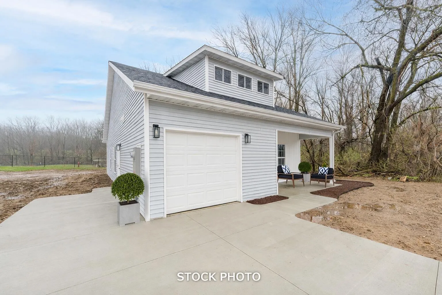 715 Victory Ln photo 1