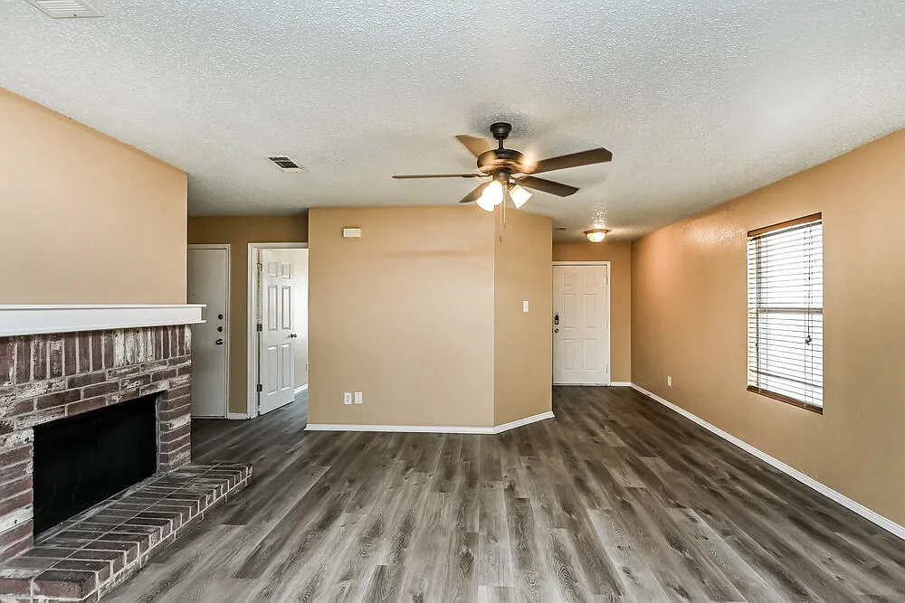 3 bed, 2.0 bath, 1720 sqft, $1,845 — Photo 3