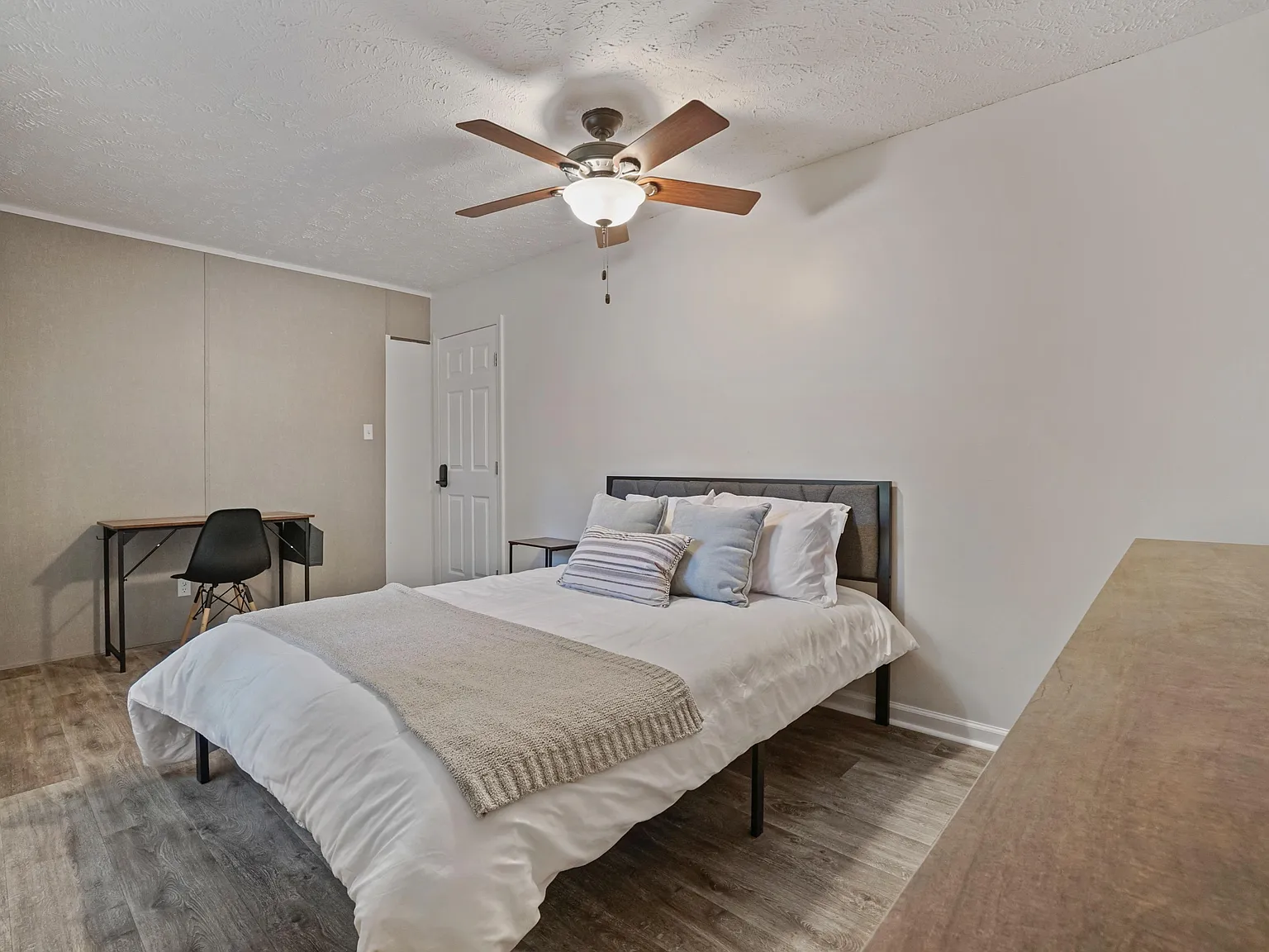4 bed, 3.0 bath, 1944 sqft, $862 — Photo 1