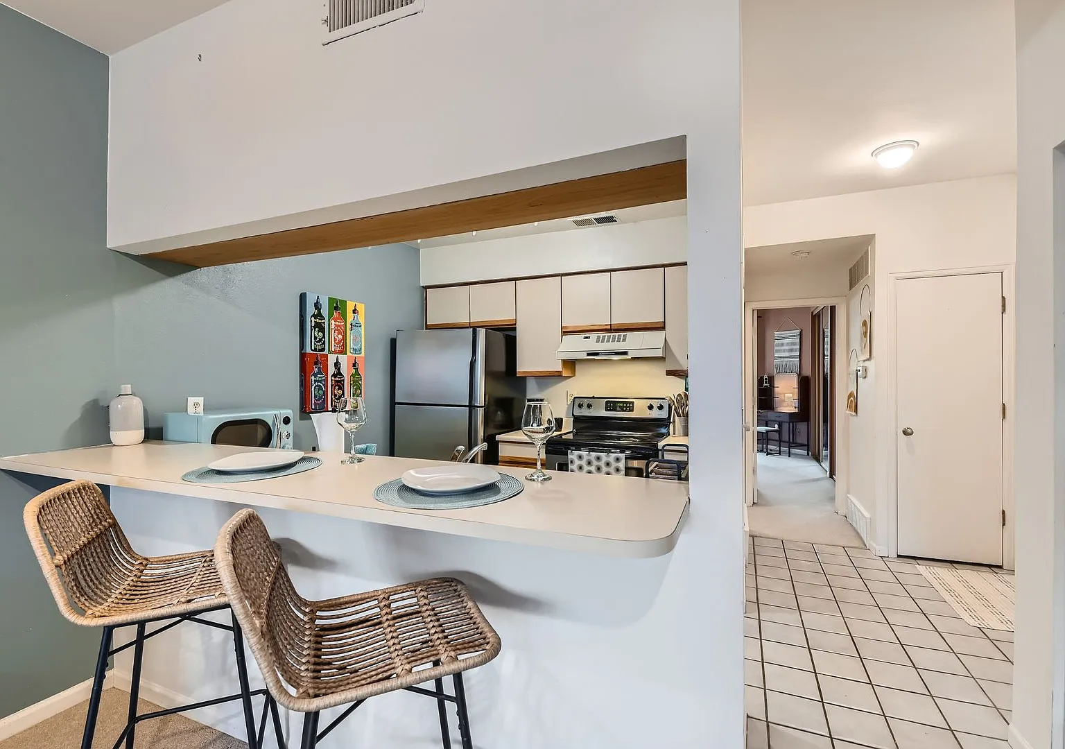 Urban Oasis: Cozy Furnished 1 BDR in Boulder — Photo 2